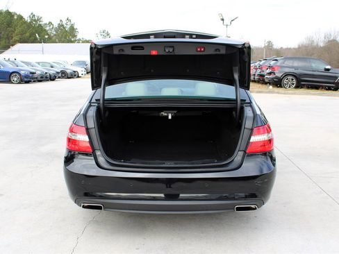 Used 2011 Mercedes-Benz E 550 4MATIC Sedan image 37