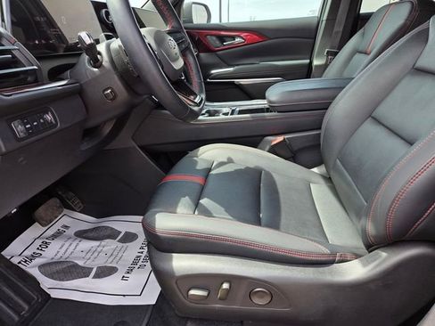 Used 2024 Chevrolet Traverse RS AWD/4WD image 19