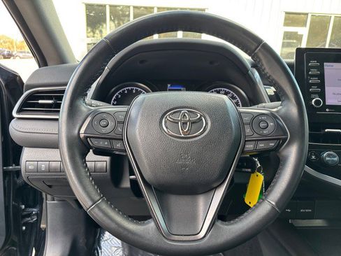 Used 2024 Toyota Camry SE image 14