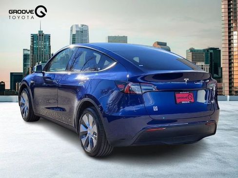Used 2024 Tesla Model Y Long Range image 3