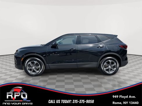 Used 2023 Chevrolet Blazer LT AWD/4WD image 2