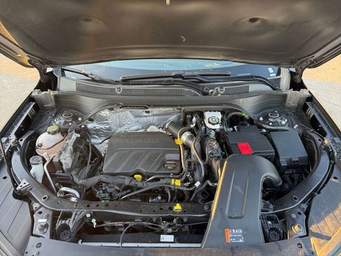 Used 2025 Chevrolet Trax LT image 32