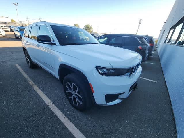 Used 2023 Jeep Grand Cherokee L Limited AWD/4WD image 9