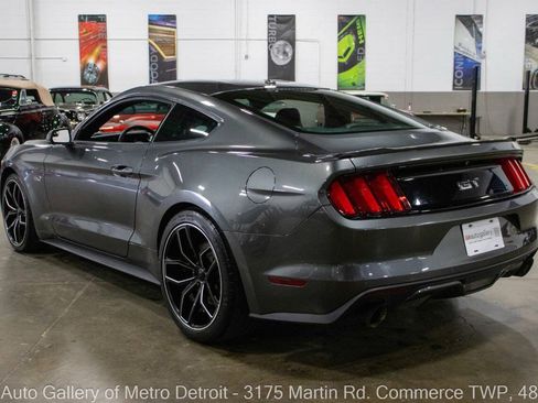 Used 2017 Ford Mustang GT Premium RWD image 4