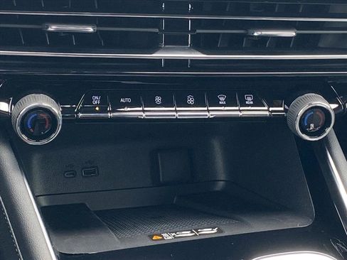 New 2026 Chevrolet Traverse LT w/ Sun and Wheel Package image 11