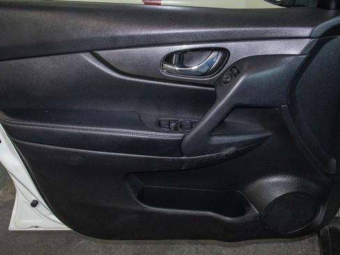 Used 2020 Nissan Rogue SV image 10