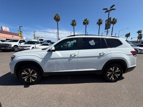 Used 2024 Volkswagen Atlas SE AWD/4WD image 6