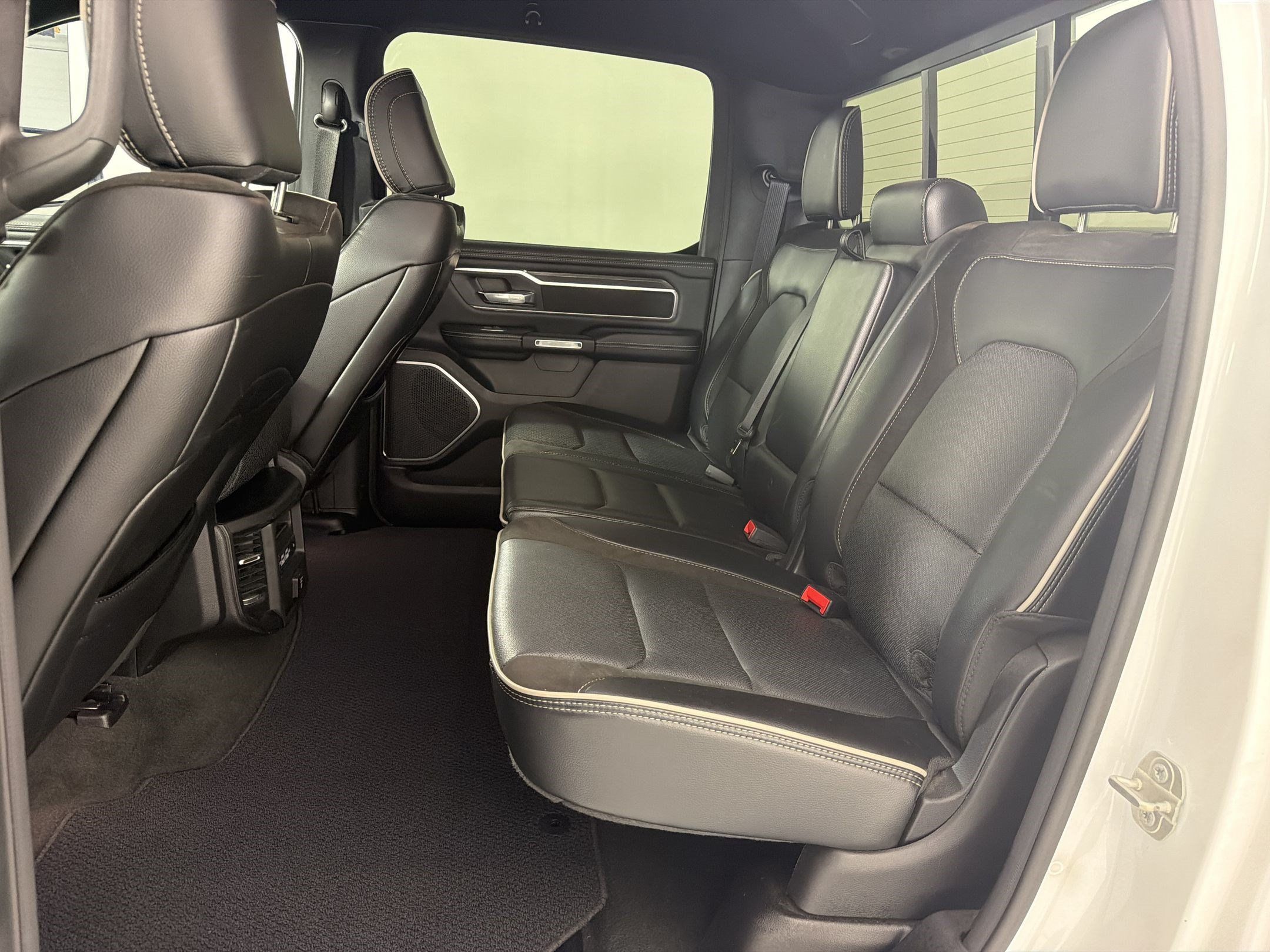 Used 2024 RAM 1500 Laramie AWD/4WD image 22