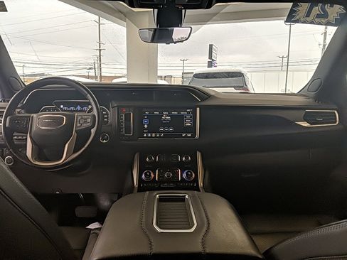 Used 2021 GMC Yukon Denali w/ Denali Premium Package image 19
