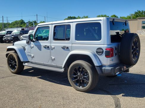 Used 2023 Jeep Wrangler Unlimited Sahara w/ Cold Weather Group AWD/4WD image 3