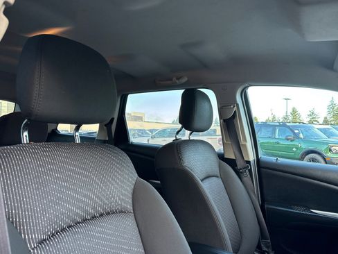 Used 2019 Dodge Journey SE image 16