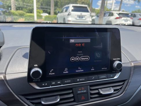 Used 2024 Nissan Altima 2.5 SV AWD/4WD image 23