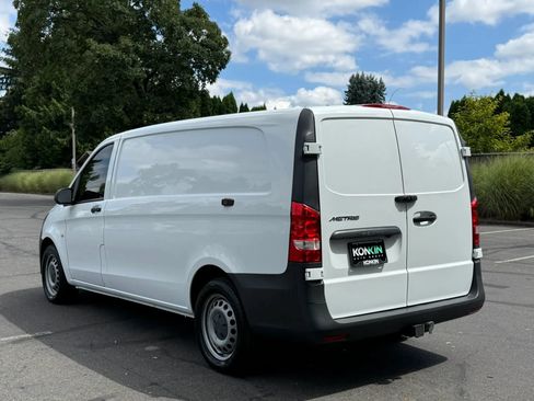 Used 2022 Mercedes-Benz Metris image 4