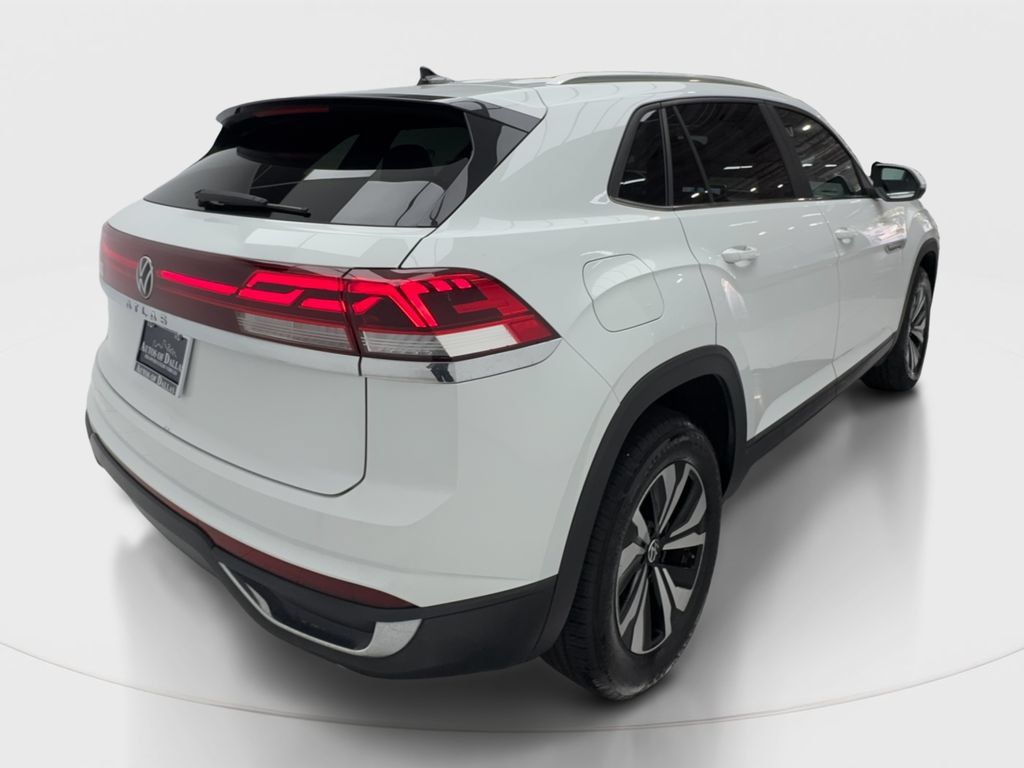Used 2024 Volkswagen Atlas Cross Sport SE FWD image 8