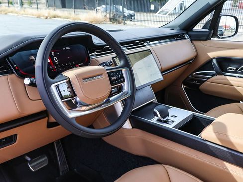New 2026 Land Rover Range Rover SE image 30