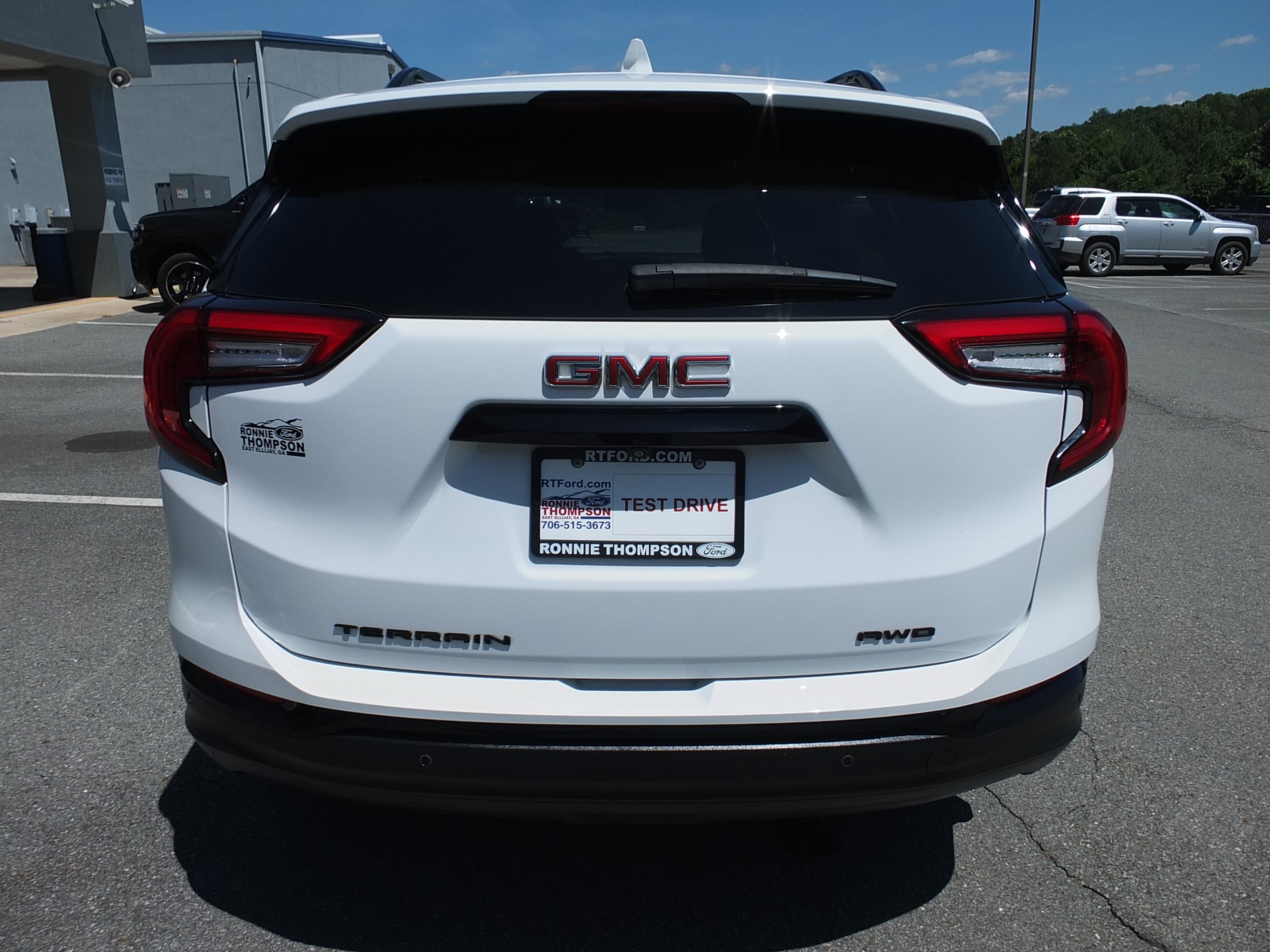 Used 2024 GMC Terrain SLT w/ Tech Package AWD/4WD image 4