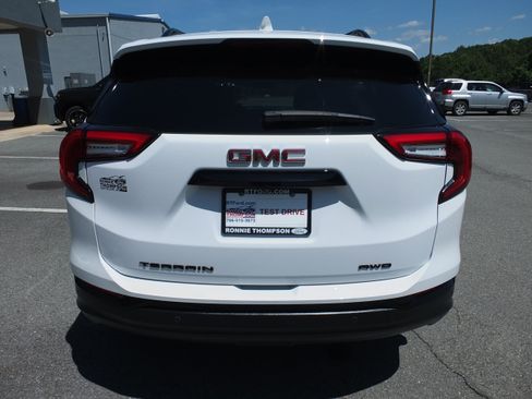 Used 2024 GMC Terrain SLT w/ Tech Package AWD/4WD image 4