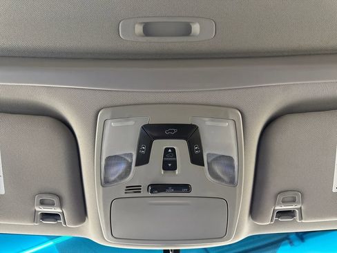 Used 2017 Toyota Sienna SE Premium image 21