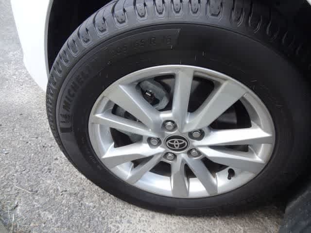 Used 2025 Toyota Camry LE FWD image 31