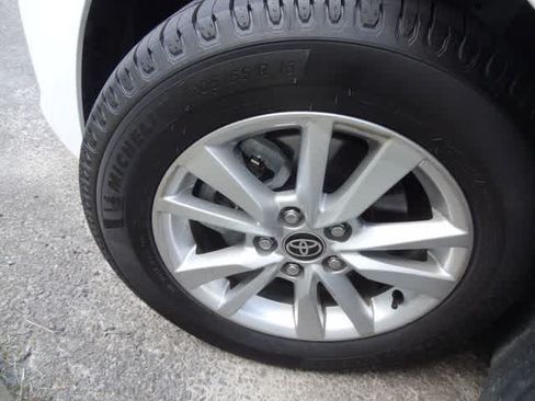 Used 2025 Toyota Camry LE FWD image 31