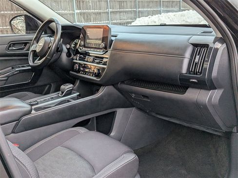 Used 2024 Nissan Pathfinder SV w/ SV Premium Package image 22