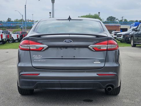 Used 2019 Ford Fusion SE w/ Equipment Group 151A FWD image 5