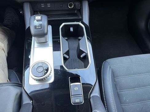 Used 2025 Mitsubishi Outlander SE image 27