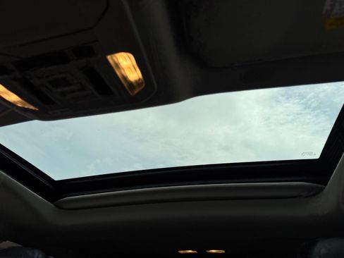 Used 2020 Toyota Highlander XLE image 24