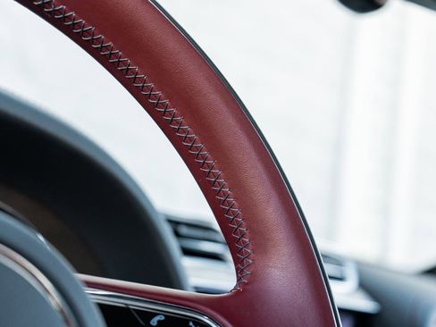 Certified 2024 Bentley Bentayga Extended Wheelbase AWD/4WD image 33