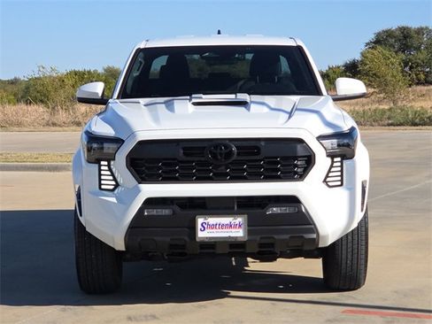 Used 2024 Toyota Tacoma TRD Sport image 2