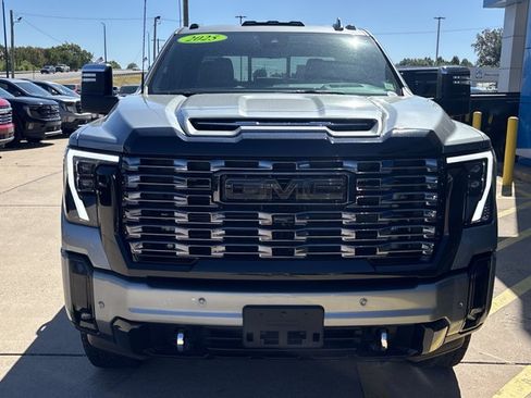 Used 2025 GMC Sierra 3500 Denali Ultimate AWD/4WD image 9