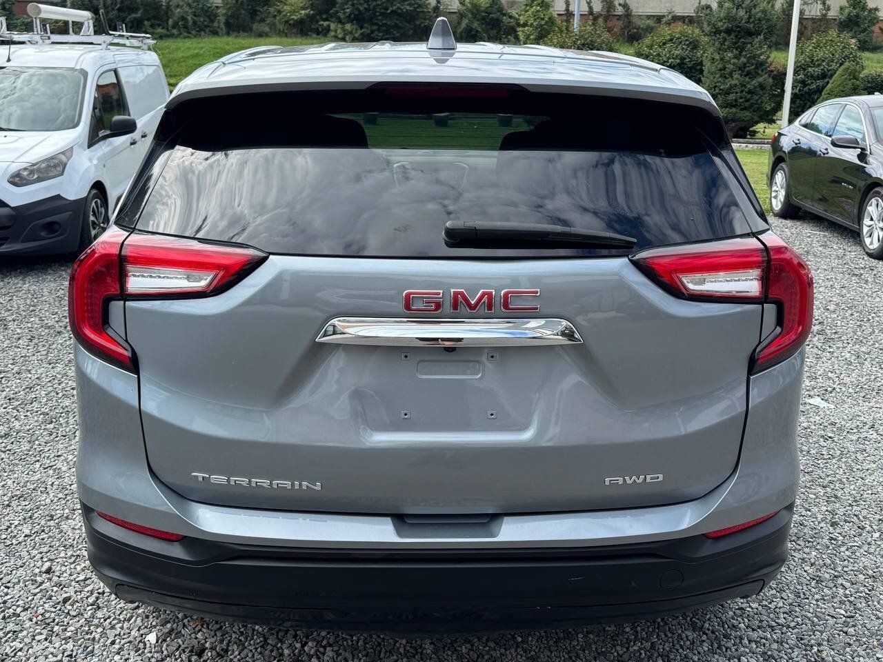 Used 2024 GMC Terrain SLE AWD/4WD image 6