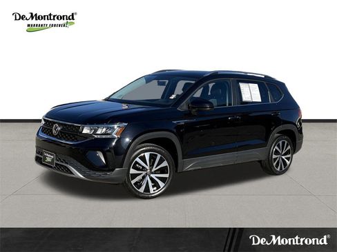 Used 2022 Volkswagen Taos SE image 1