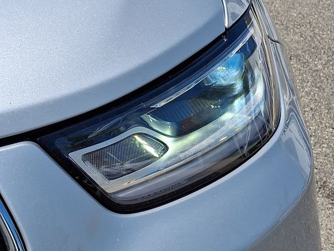 Used 2024 Chrysler Pacifica Touring-L FWD image 8