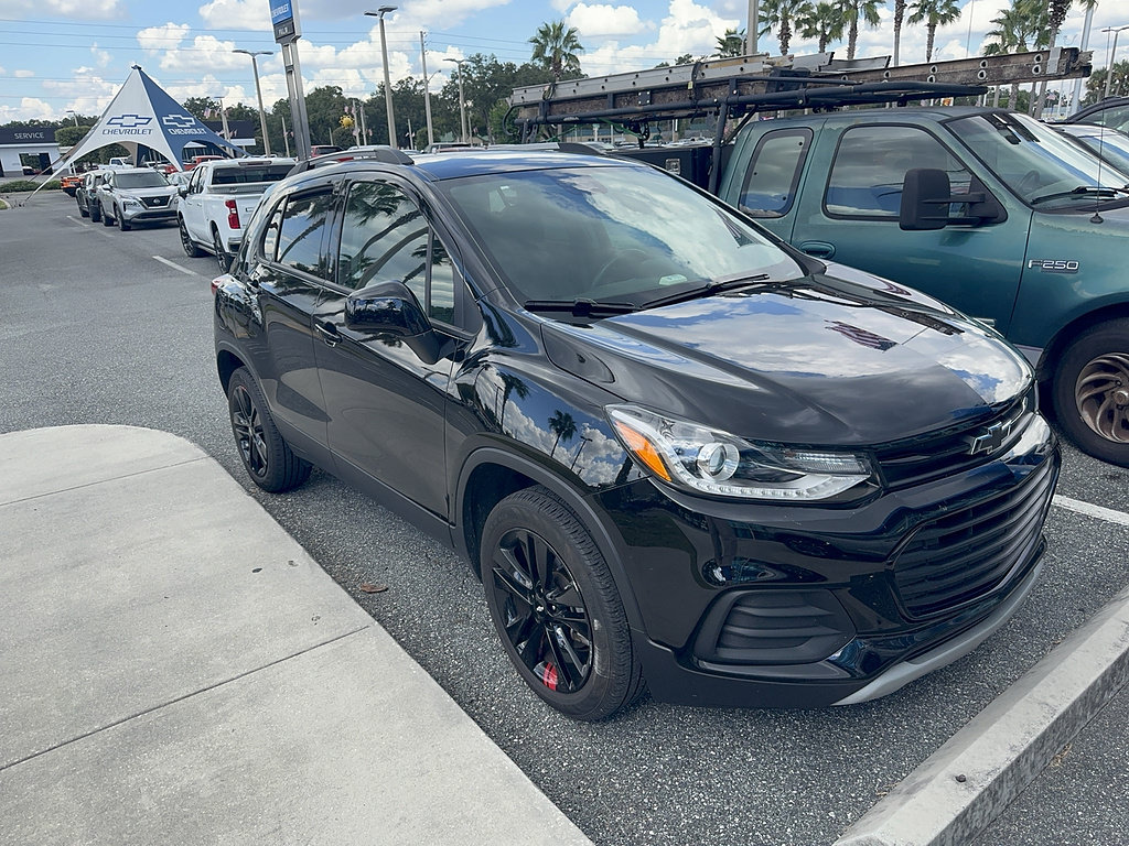 Certified 2022 Chevrolet Trax LT w/ Redline Edition AWD/4WD image 3