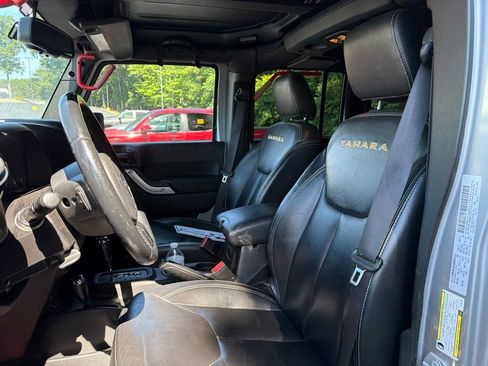 Used 2015 Jeep Wrangler Unlimited Sahara w/ Connectivity Group AWD/4WD image 14