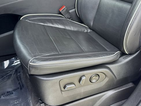 Used 2022 Cadillac Escalade Premium Luxury image 20