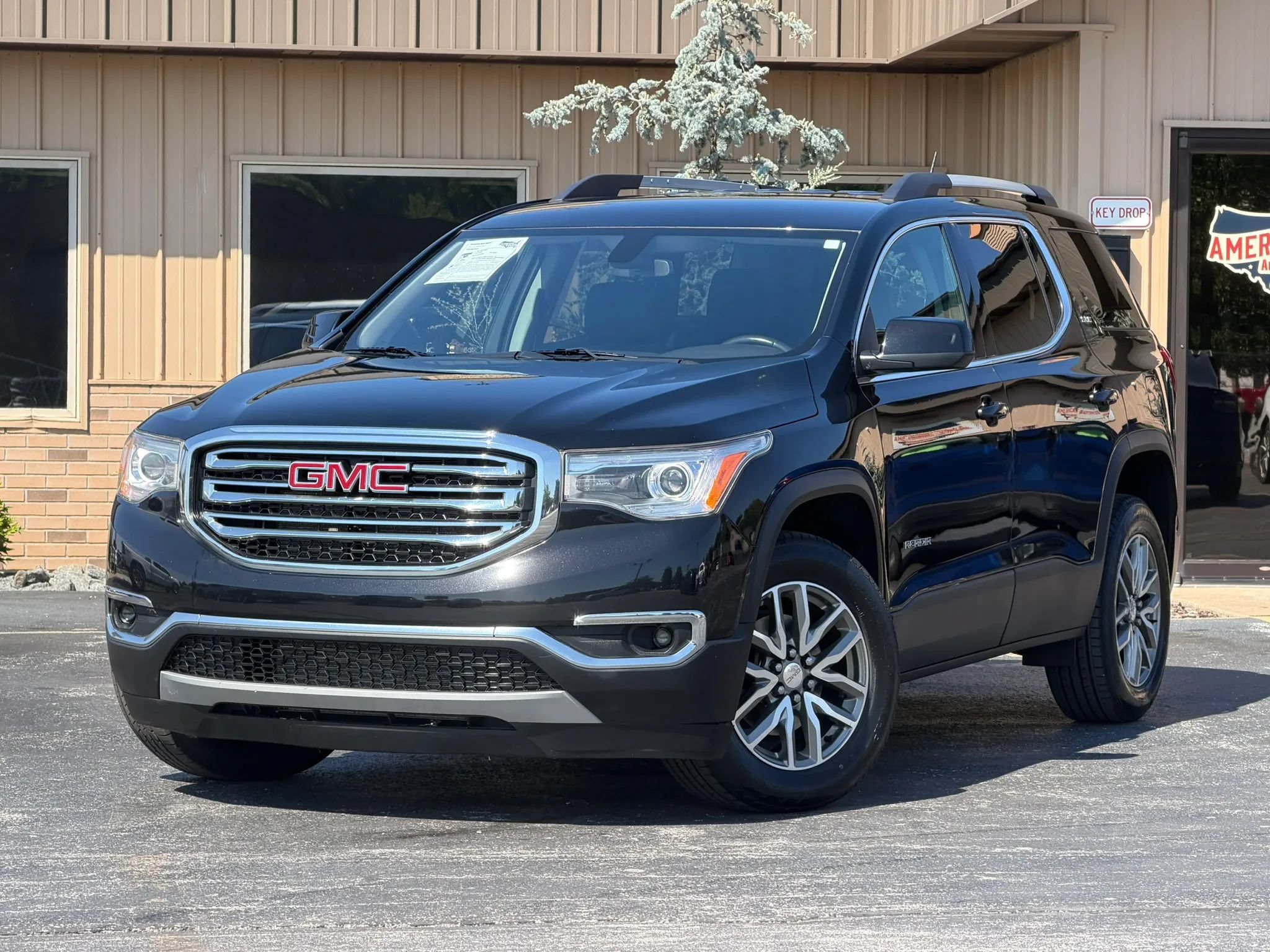 Used 2019 GMC Acadia SLE FWD image 2