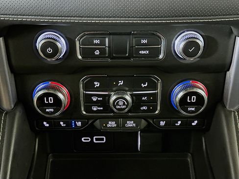 Used 2022 GMC Yukon SLT w/ SLT Luxury Package RWD image 24