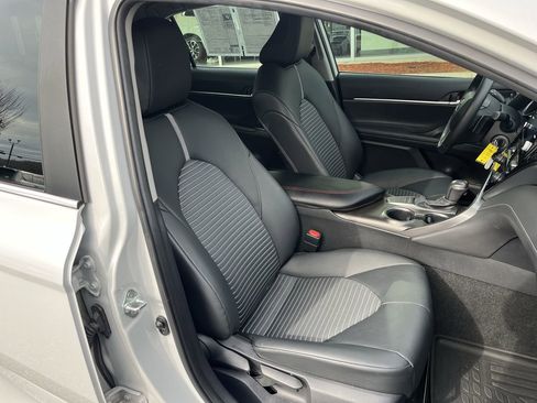 Used 2023 Toyota Camry SE image 32