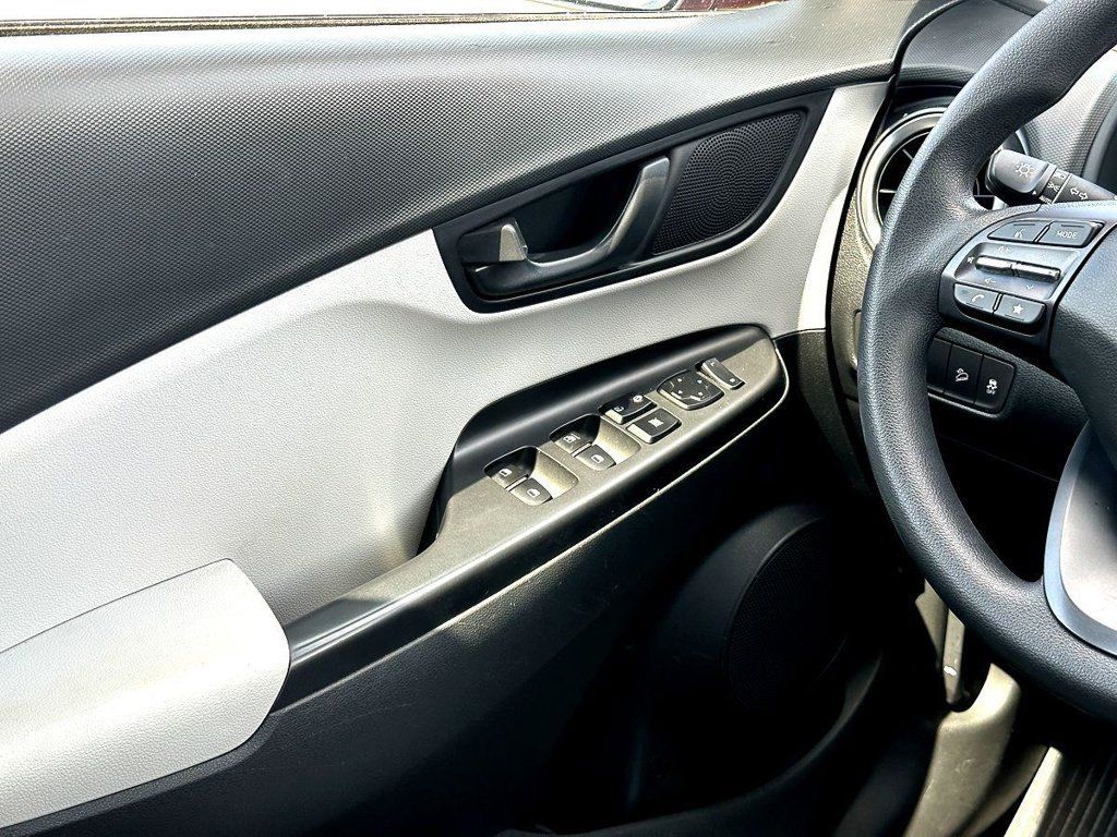 Used 2022 Hyundai Kona SE FWD image 26