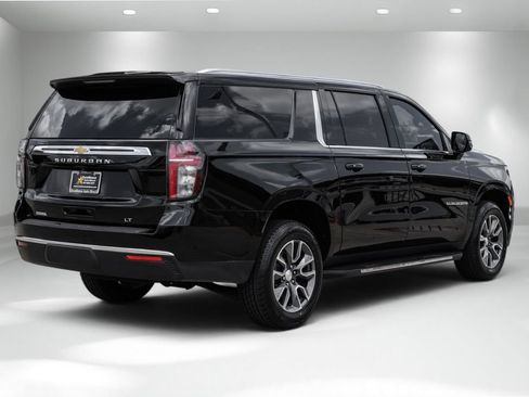 Used 2024 Chevrolet Suburban LT w/ LT Signature Plus Package RWD image 7
