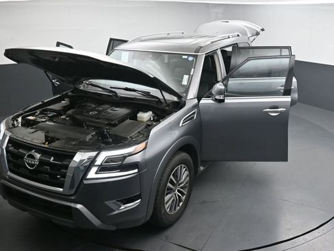 Used 2024 Nissan Armada SL w/ Captain's Chairs Package AWD/4WD image 43