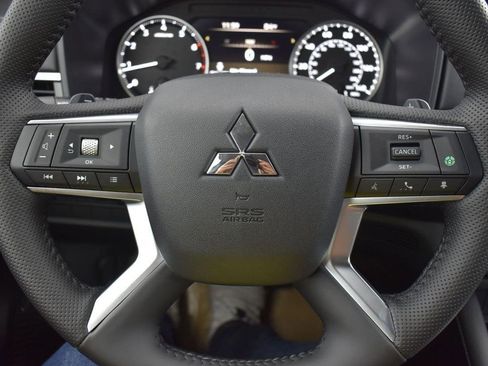 New 2025 Mitsubishi Outlander SE image 23