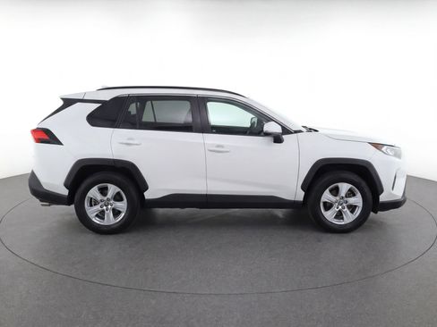 Used 2019 Toyota RAV4 LE FWD image 8