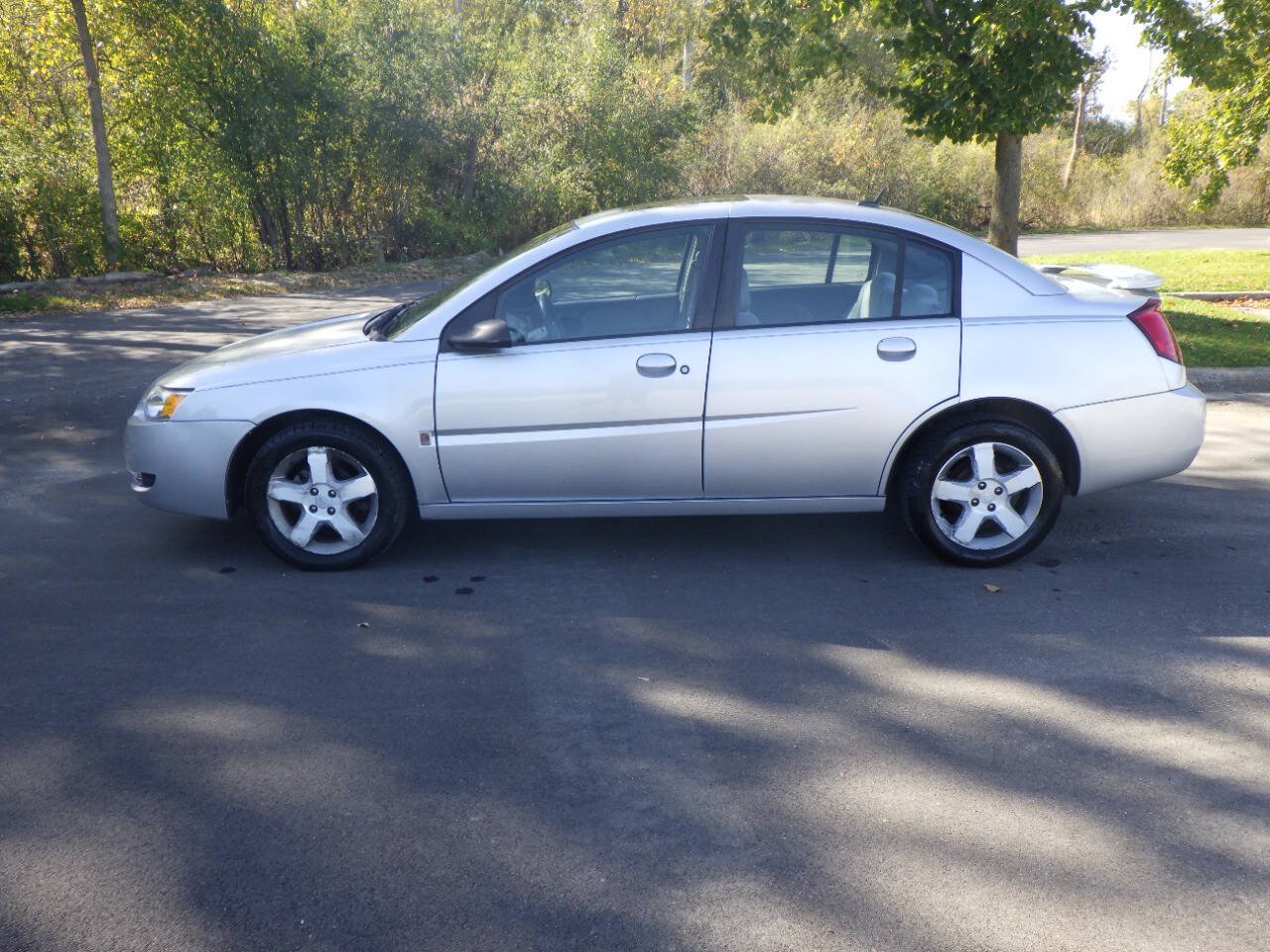 Used 2007 Saturn ION Level 3 w/ Enhanced Performance Pkg FWD image 2