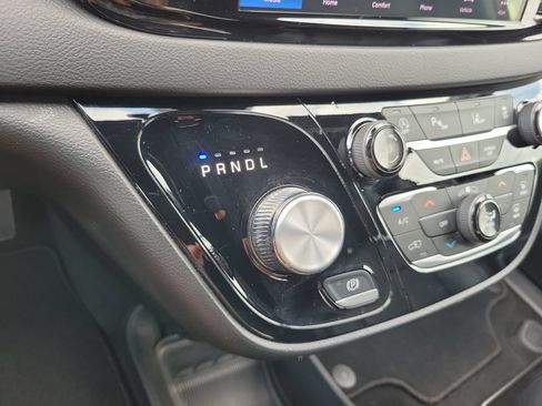 Used 2025 Chrysler Pacifica Select FWD image 29