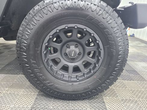 Used 2012 Jeep Wrangler Unlimited Sahara AWD/4WD image 12