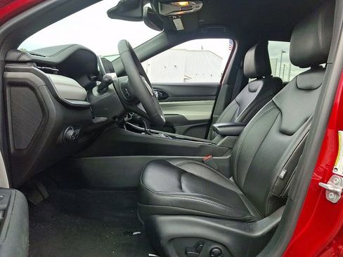 Used 2025 Jeep Compass Limited image 13