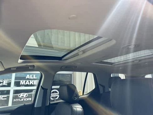 Used 2019 Chevrolet Traverse LT w/ LT Premium Package AWD/4WD image 6